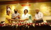 অনন্যা সাহিত্য পুরস্কার-১৪২৭ পেলেন কথাসাহিত্যিক ঝর্না রহমান অনন্যা সাহিত্য পুরস্কার-১৪২৭ পেলেন কথাসাহিত্যিক ঝর্না রহমান