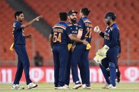 ইংল্যান্ডের বিপক্ষে দমবন্ধ ম্যাচ জিতে সিরিজে সমতায় ভারত