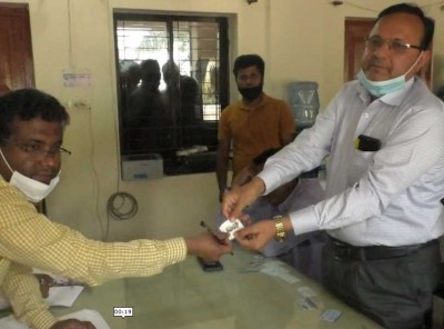 শিবচরের ১৩ ইউপিতে প্রার্থীদের মাঝে প্রতীক বরাদ্দ অনুষ্ঠিত 