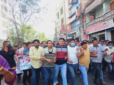 বগুড়ায় যুব স্বেচ্ছাসেবক ছাত্রদল ও হেফাজতের বিক্ষোভ