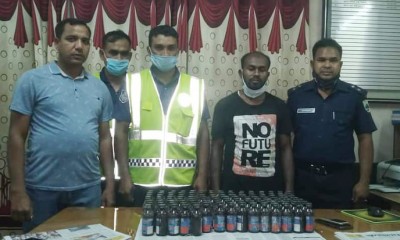 মোকামতলায় যাত্রীবাহি বাস থেকে ১৬০ বোতল ফেনসিডিলসহ গ্রেপ্তার ২ মোকামতলায় যাত্রীবাহি বাস থেকে ১৬০ বোতল ফেনসিডিলসহ গ্রেপ্তার ২