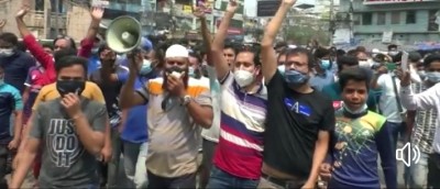 স্বাস্থ্যবিধি মেনে ব্যবসাপ্রতিষ্ঠান খোলার দাবিতে বগুড়ায় ব্যবসায়ীদের বিক্ষোভ স্বাস্থ্যবিধি মেনে ব্যবসাপ্রতিষ্ঠান খোলার দাবিতে বগুড়ায় ব্যবসায়ীদের বিক্ষোভ