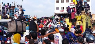 লকডাউনের দ্বিতীয় দিনেও শিমুলিয়া ঘাটে মানুষের উপচেপড়া ভীড় লকডাউনের দ্বিতীয় দিনেও শিমুলিয়া ঘাটে মানুষের উপচেপড়া ভীড়
