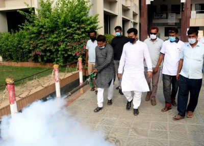মেহেরপুর পৌরসভার মশক নিধন কার্যক্রম করোনার দ্বিতীয় ধাপেও থেমে নেই মেহেরপুর পৌরসভার মশক নিধন কার্যক্রম করোনার দ্বিতীয় ধাপেও থেমে নেই