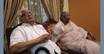 সস্ত্রীক করোনায় আক্রান্ত লেখক-বুদ্ধিজীবী বদরুদ্দীন উমর সস্ত্রীক করোনায় আক্রান্ত লেখক-বুদ্ধিজীবী বদরুদ্দীন উমর