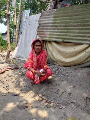 টঙ্গিবাড়ীতে ত্রান চাওয়ায় থাপ্পড় দিয়ে বৃদ্ধার কানের পর্দা ফাটালেন ইউপি সদস্য !