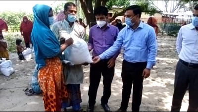 মেহেরপুরে জেলা প্রশাসনের উদ্যোগে প্রধানমন্ত্রীর উপহার বিতরণ 
