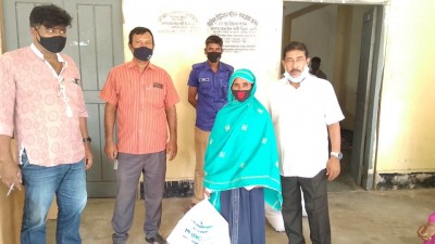 শিবগঞ্জের আটমূল ইউনিয়নে অসহায়দের মাঝে খাদ্য সহায়তা প্রদান