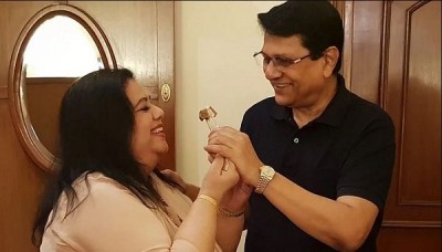 বাসায় ফিরলেন বরেণ্য অভিনেতা আলমগীর