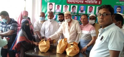সিরাজদিখান উত্তর মধ্যপাড়ায় দুস্থ পরিবারের মাঝে ঈদ সামগ্রী বিতরণ