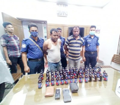 শিবগঞ্জে ফেনসিডিলসহ ২ মোটরসাইকেল আরোহী গ্রেফতার শিবগঞ্জে ফেনসিডিলসহ ২ মোটরসাইকেল আরোহী গ্রেফতার