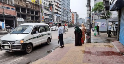রাজধানীর রাস্তা অন্য দিনের তুলনায় বেশ ফাঁকা রাজধানীর রাস্তা অন্য দিনের তুলনায় বেশ ফাঁকা