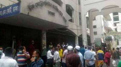‘লকডাউন’ দেখতে বেরোনো প্রায় ৬০০ ব্যক্তি গুনলেন জরিমানা ‘লকডাউন’ দেখতে বেরোনো প্রায় ৬০০ ব্যক্তি গুনলেন জরিমানা
