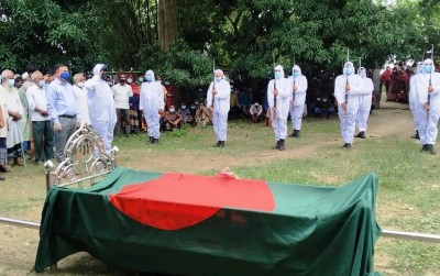 মেহেরপুরে ২ বীর মুক্তিযোদ্ধাকে পূর্ণ রাষ্ট্রীয় মর্যাদায় দাফন মেহেরপুরে ২ বীর মুক্তিযোদ্ধাকে পূর্ণ রাষ্ট্রীয় মর্যাদায় দাফন