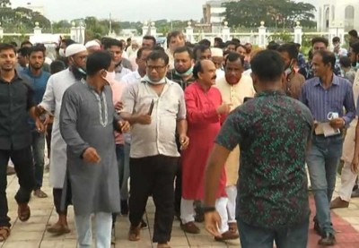 মাদারীপুরের ডাসার থানাকে উপজেলায় ঘোষণা দেয়ায় আনন্দ মিছিল, মিষ্টি বিতরণ মাদারীপুরের ডাসার থানাকে উপজেলায় ঘোষণা দেয়ায় আনন্দ মিছিল, মিষ্টি বিতরণ