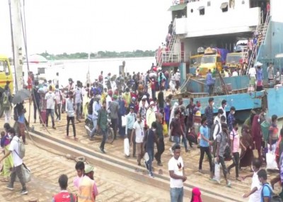 শিমুলীয়া-বাংলাবাজার রুটে ঢাকামুখী যাত্রীর সাথে বেড়েছে দক্ষিনাঞ্চলমুখী যাত্রী চাপ শিমুলীয়া-বাংলাবাজার রুটে ঢাকামুখী যাত্রীর সাথে বেড়েছে দক্ষিনাঞ্চলমুখী যাত্রী চাপ