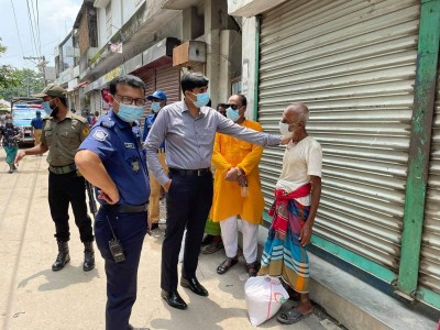 শ্রীনগরে কর্মহীন অটোরিক্সা ও ভ্যান চালক পরিবারকে চাল প্রদান শ্রীনগরে কর্মহীন অটোরিক্সা ও ভ্যান চালক পরিবারকে চাল প্রদান