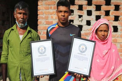 এক পায়ে স্কিপিং রোপে রেকর্ড গড়ে গিনেস বুকে রাসেল! এক পায়ে স্কিপিং রোপে রেকর্ড গড়ে গিনেস বুকে রাসেল!
