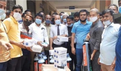 মাদারীপুর জেলা আওয়ামীলীগের রাজৈরে অক্সিজেন-চিকিৎসা সামগ্রী হস্তান্তর মাদারীপুর জেলা আওয়ামীলীগের রাজৈরে অক্সিজেন-চিকিৎসা সামগ্রী হস্তান্তর