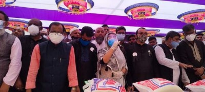 জাতীয় শোক দিবসে লৌহজংয়ে দুস্থ্যদের মাঝে এান বিতরণ জাতীয় শোক দিবসে লৌহজংয়ে দুস্থ্যদের মাঝে এান বিতরণ