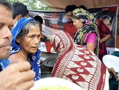 মাদারীপুরের ডাসারে হতদরিদ্র ও পথ শিশুদের মাঝে খাবার বিতরণ মাদারীপুরের ডাসারে হতদরিদ্র ও পথ শিশুদের মাঝে খাবার বিতরণ