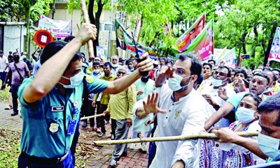 চন্দ্রিমা উদ্যানে সংঘর্ষ: মেট্রোরেল কর্তৃপক্ষ দুইটি-পুলিশের একটি মামলা চন্দ্রিমা উদ্যানে সংঘর্ষ: মেট্রোরেল কর্তৃপক্ষ দুইটি-পুলিশের একটি মামলা