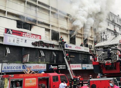 বনানীতে ভবনে অগ্নিকাণ্ড বনানীতে ভবনে অগ্নিকাণ্ড