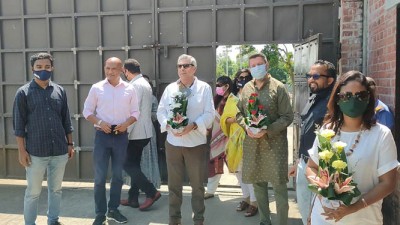 আধুনিক ডাচ ডেইরী ফার্ম দেখতে লৌহজংয়ে ৩ রাষ্ট্রদূত আধুনিক ডাচ ডেইরী ফার্ম দেখতে লৌহজংয়ে ৩ রাষ্ট্রদূত