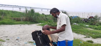 পদ্মা সেতুর পাশে ক্ষৌরকর্ম! পদ্মা সেতুর পাশে ক্ষৌরকর্ম!