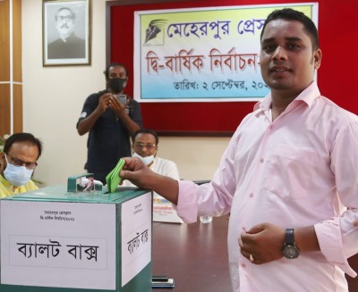 সকাল থেকে শুরু হয়েছে মেহেরপুর প্রেসক্লাবের ভোটগ্রহণ সকাল থেকে শুরু হয়েছে মেহেরপুর প্রেসক্লাবের ভোটগ্রহণ