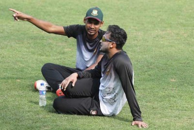 আইপিএল খেলতে মধ্যরাতে দুবাই গেলেন সাকিব, যেতে পারেননি মোস্তাফিজ আইপিএল খেলতে মধ্যরাতে দুবাই গেলেন সাকিব, যেতে পারেননি মোস্তাফিজ