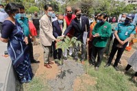 নগরবাসী বলছে, 'ছোট আতিক আমাদের কামড়াচ্ছে' নগরবাসী বলছে, 'ছোট আতিক আমাদের কামড়াচ্ছে'