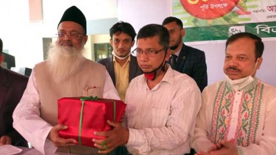 স্বাধীনতার ৫০ বছর পূর্তি উপলক্ষে বিক্রমপুর ফাউন্ডেশনের বই বিতরন স্বাধীনতার ৫০ বছর পূর্তি উপলক্ষে বিক্রমপুর ফাউন্ডেশনের বই বিতরন