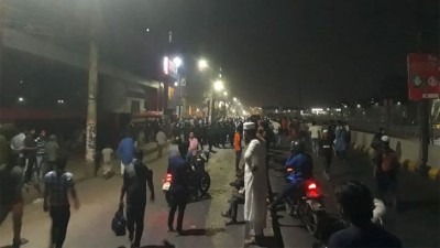 রাজধানীতে র্যাব-পুলিশের সঙ্গে মাদ্রাসাছাত্রদের ধাওয়া-পাল্টা ধাওয়া রাজধানীতে র্যাব-পুলিশের সঙ্গে মাদ্রাসাছাত্রদের ধাওয়া-পাল্টা ধাওয়া
