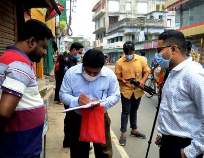মেহেরপুরে মাস্ক ব্যবহার না করায় ৩ ব্যবসায়ীসহ ২ পথচারীকে জরিমানা মেহেরপুরে মাস্ক ব্যবহার না করায় ৩ ব্যবসায়ীসহ ২ পথচারীকে জরিমানা