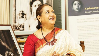 ‘মিষ্টি মেয়ে’ কবরী আর নেই ‘মিষ্টি মেয়ে’ কবরী আর নেই
