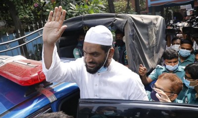 মামুনুল হককে নেওয়া হয়েছে তেজগাঁও থানায় মামুনুল হককে নেওয়া হয়েছে তেজগাঁও থানায়