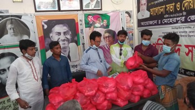 মেহেরপুরে ছাত্রদলের উদ্যোগে ত্রানসামগ্রী বিতরণ মেহেরপুরে ছাত্রদলের উদ্যোগে ত্রানসামগ্রী বিতরণ