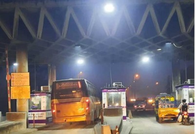 নিষেধাজ্ঞা অমান্য করে বঙ্গবন্ধু সেতু দিয়ে চলছে দূরপাল্লার বাস নিষেধাজ্ঞা অমান্য করে বঙ্গবন্ধু সেতু দিয়ে চলছে দূরপাল্লার বাস