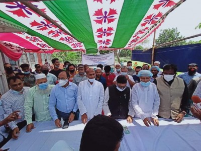 কুমারভোগে কর্মহীন এক হাজার পরিবারের মধ্যে ঈদ উপহার কুমারভোগে কর্মহীন এক হাজার পরিবারের মধ্যে ঈদ উপহার