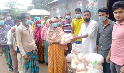 শিবগঞ্জে ছাত্রলীগ নেতা শাকিলের ঈদ সামগ্রী বিতরণ শিবগঞ্জে ছাত্রলীগ নেতা শাকিলের ঈদ সামগ্রী বিতরণ