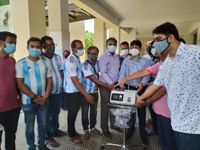 হাই ফ্লো অক্সিজেন থেরাপি ডিভাইস ও নজেল ক্যানুলা দিলেন মঈন মাসুদ হাই ফ্লো অক্সিজেন থেরাপি ডিভাইস ও নজেল ক্যানুলা দিলেন মঈন মাসুদ