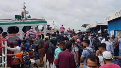 শিমুলিয়াঘাটে ঈদকে কেন্দ্র করে ঘর মুখি মানুষের ভীড় শিমুলিয়াঘাটে ঈদকে কেন্দ্র করে ঘর মুখি মানুষের ভীড়