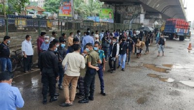 ১৮ ঊর্ধ্বরা টিকাগ্রহণ ছাড়া রাস্তায় বের হলেই শাস্তি! ১৮ ঊর্ধ্বরা টিকাগ্রহণ ছাড়া রাস্তায় বের হলেই শাস্তি!