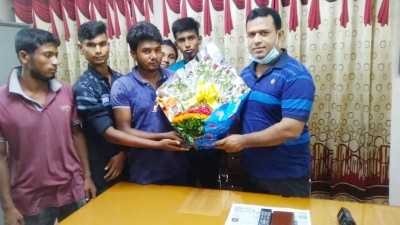 শিবগঞ্জে সঞ্চয়ের পক্ষ থেকে মোকাতলা তদন্ত কেন্দ্রের ইনচার্জ কে ফুলেল শুভেচ্ছা শিবগঞ্জে সঞ্চয়ের পক্ষ থেকে মোকাতলা তদন্ত কেন্দ্রের ইনচার্জ কে ফুলেল শুভেচ্ছা